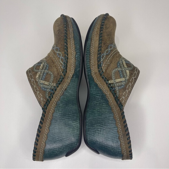Clark’s Artisan Women’s 7 Brown Green Leather Western Stitched Comfort Clogs - Picture 10 of 14